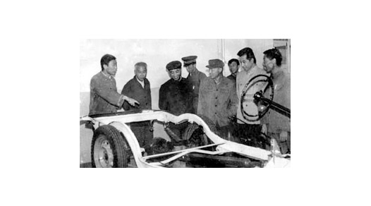 80年代初，交通部副部長王展義來我校檢查指導(dǎo)工作