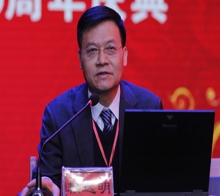 中國科學(xué)院院士、西北生態(tài)環(huán)境資源研究院常務(wù)副院長、我國著名寒區(qū)土木工程專家、博士生導(dǎo)師賴遠(yuǎn)明教授就“寒區(qū)道路熱學(xué)特性分析方法和凍害防治技術(shù)”?與嘉賓、校友和師生分享了自己獨特的見解
